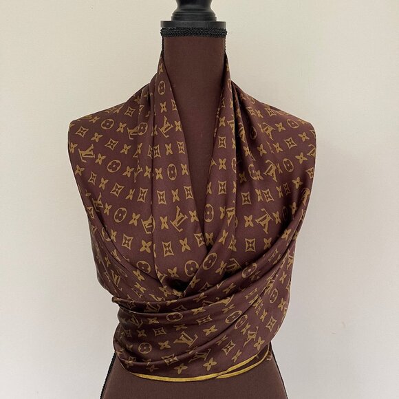 New Louis Vuitton Monogram Logo Animal Print Oversize Brown Gold Silk Wrap - Picture 14 of 15